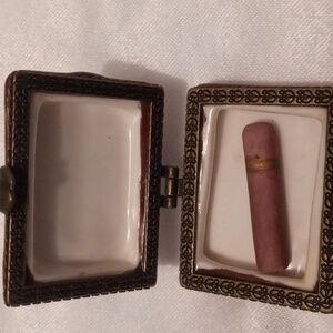 Vintage Fine Cigar Trinket Box With Cigar
